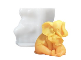 Elefante sentado con hijo